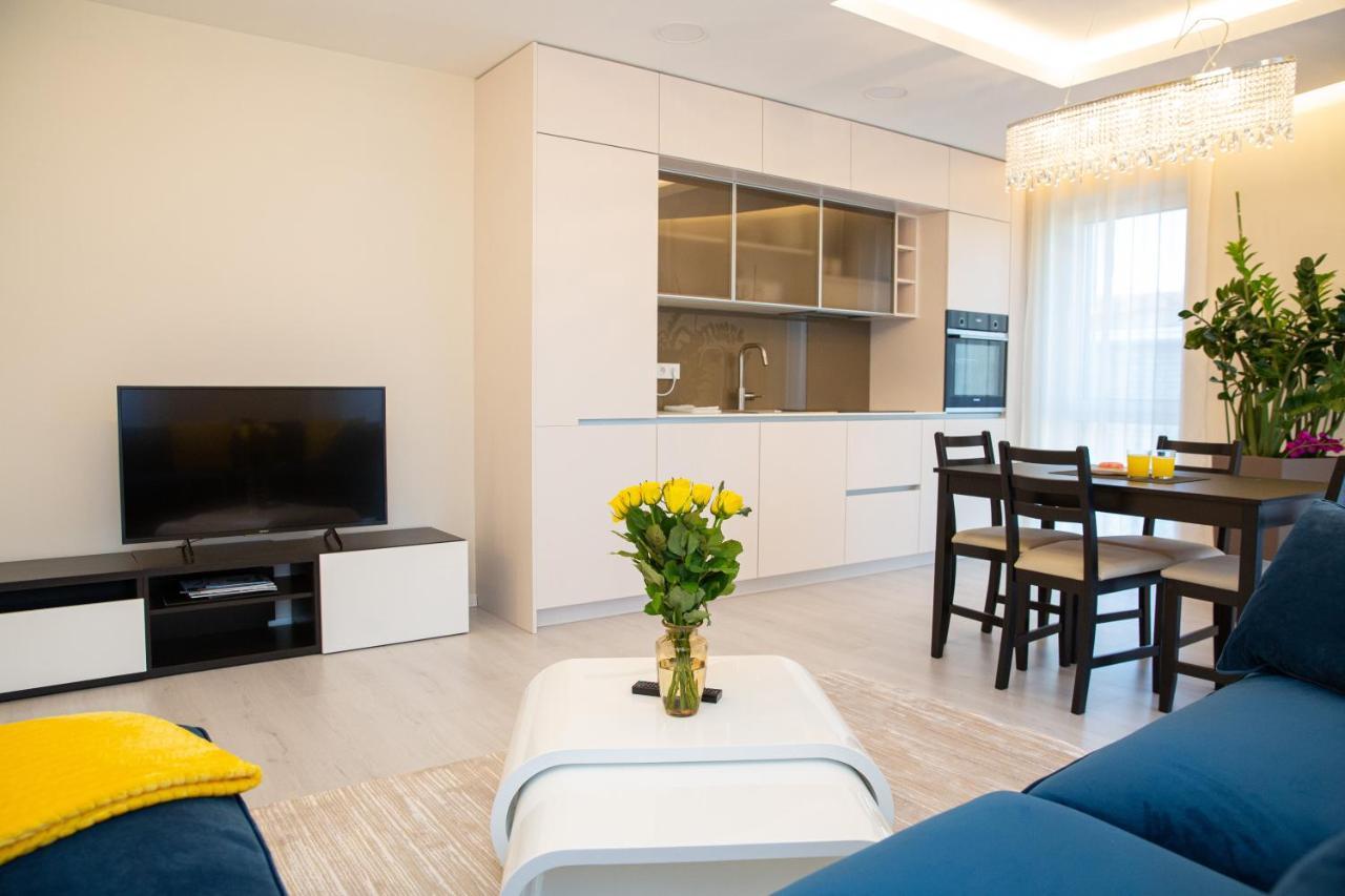 Luxurious Blue&Yellow Apartment In Kaunas Center מראה חיצוני תמונה