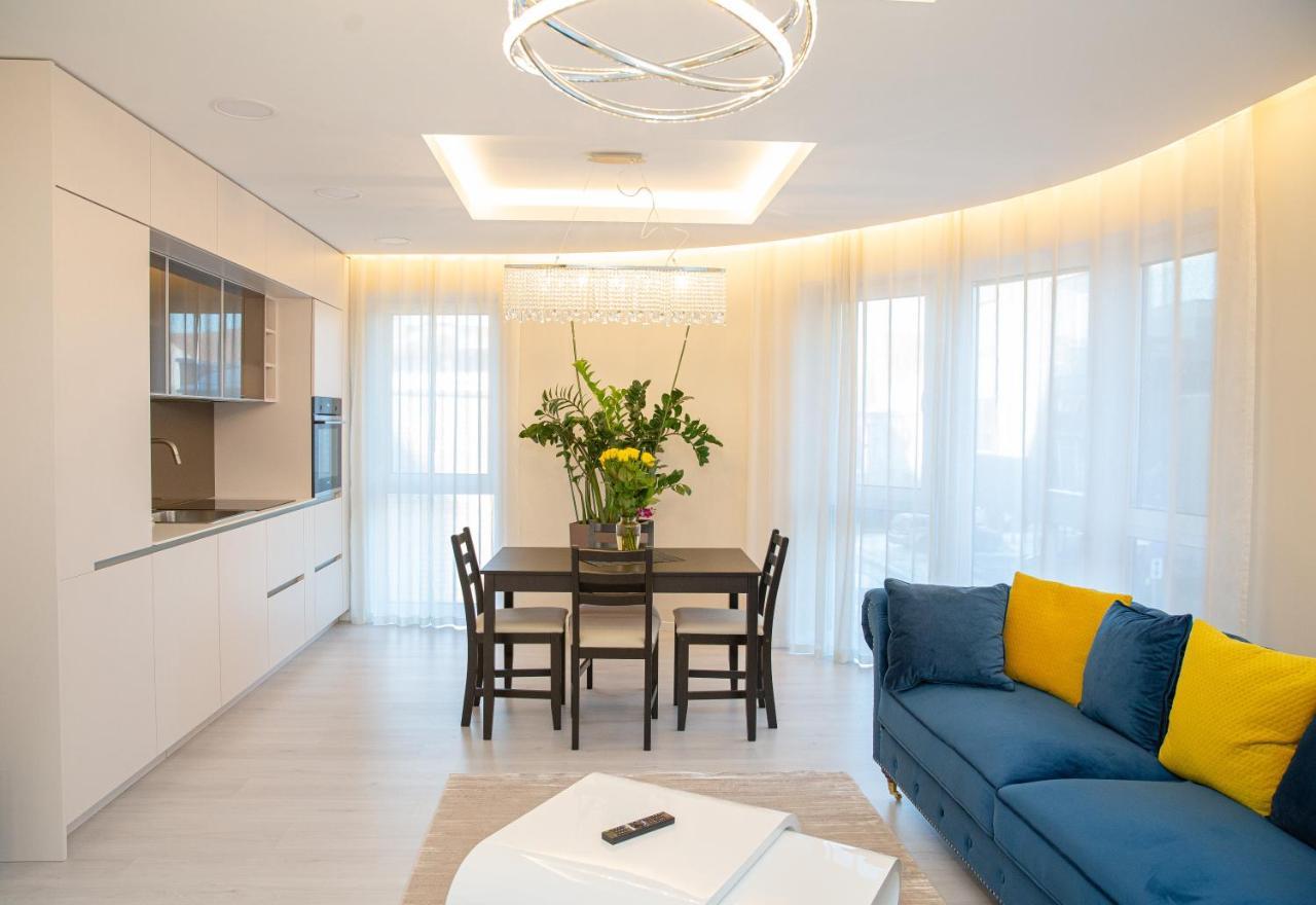 Luxurious Blue&Yellow Apartment In Kaunas Center מראה חיצוני תמונה