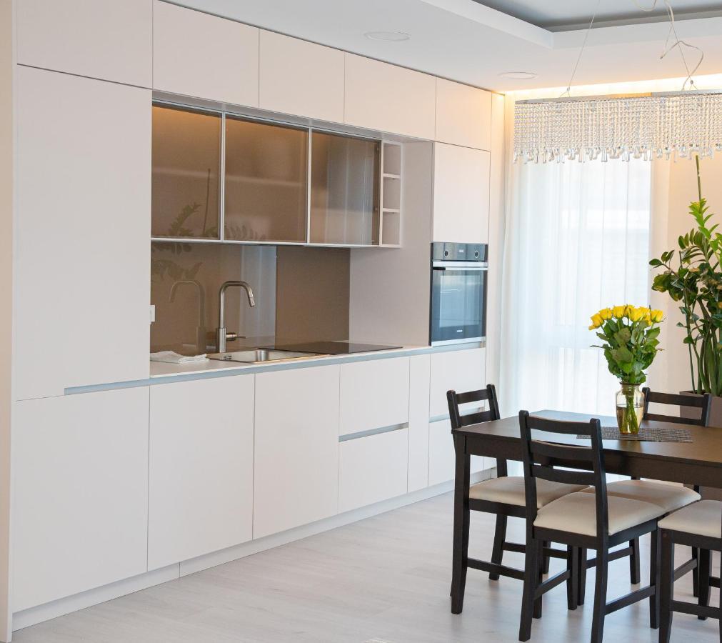 Luxurious Blue&Yellow Apartment In Kaunas Center מראה חיצוני תמונה