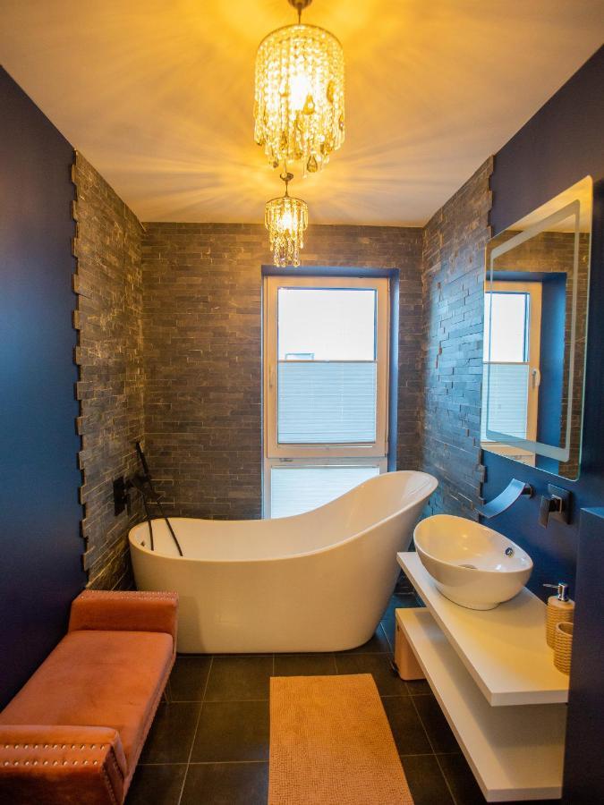 Luxurious Blue&Yellow Apartment In Kaunas Center מראה חיצוני תמונה
